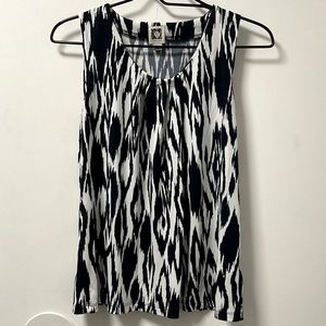 Striking Anne Klein Black & White Cool Polyester Elastane Blend Sleeveless Top!